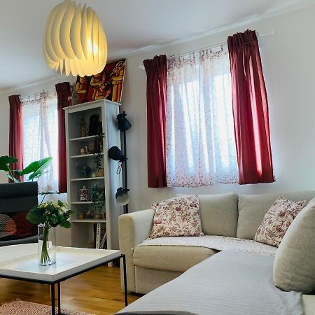 Apartman Marley Apartment Кострена Екстериор снимка