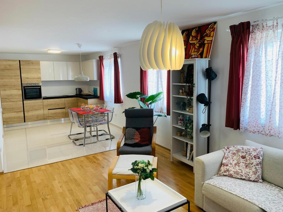 Apartman Marley Apartment Кострена Екстериор снимка