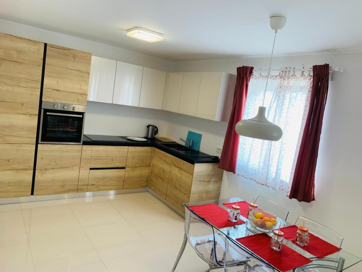 Apartman Marley Apartment Кострена Екстериор снимка
