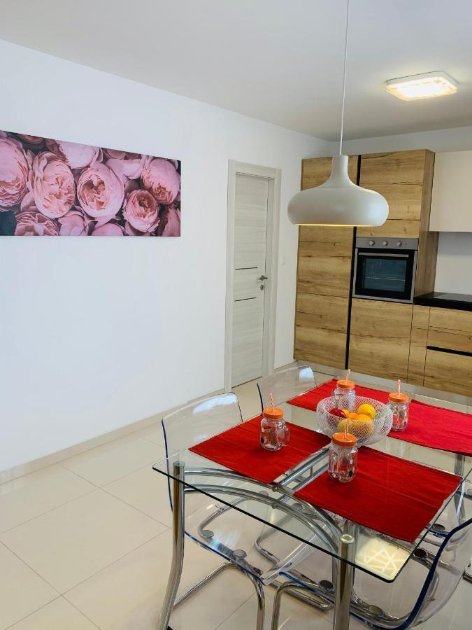 Apartman Marley Apartment Кострена Екстериор снимка