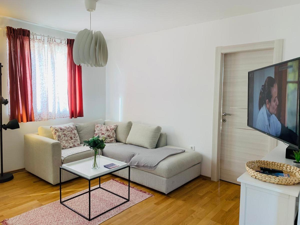 Apartman Marley Apartment Кострена Екстериор снимка
