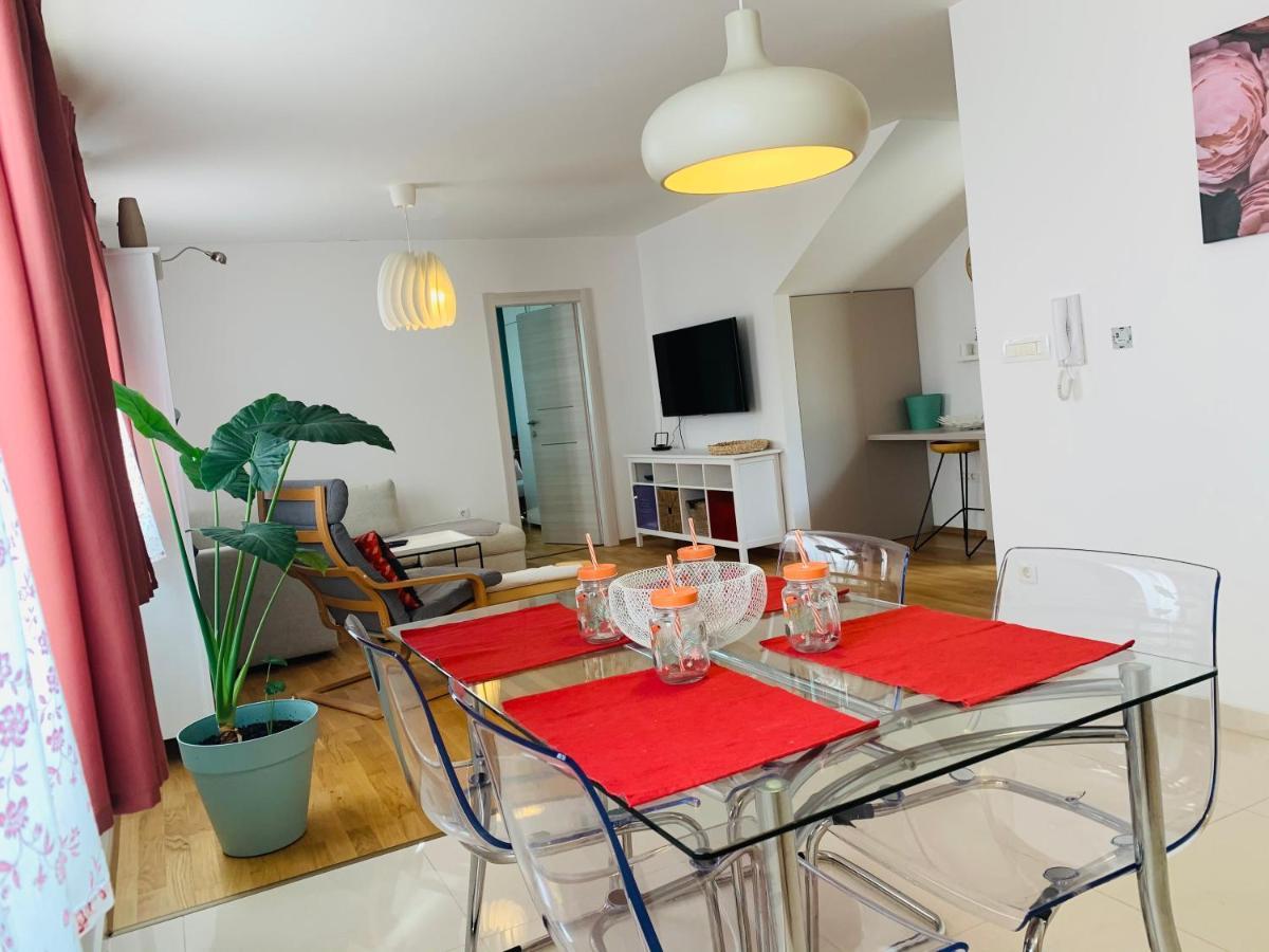 Apartman Marley Apartment Кострена Екстериор снимка