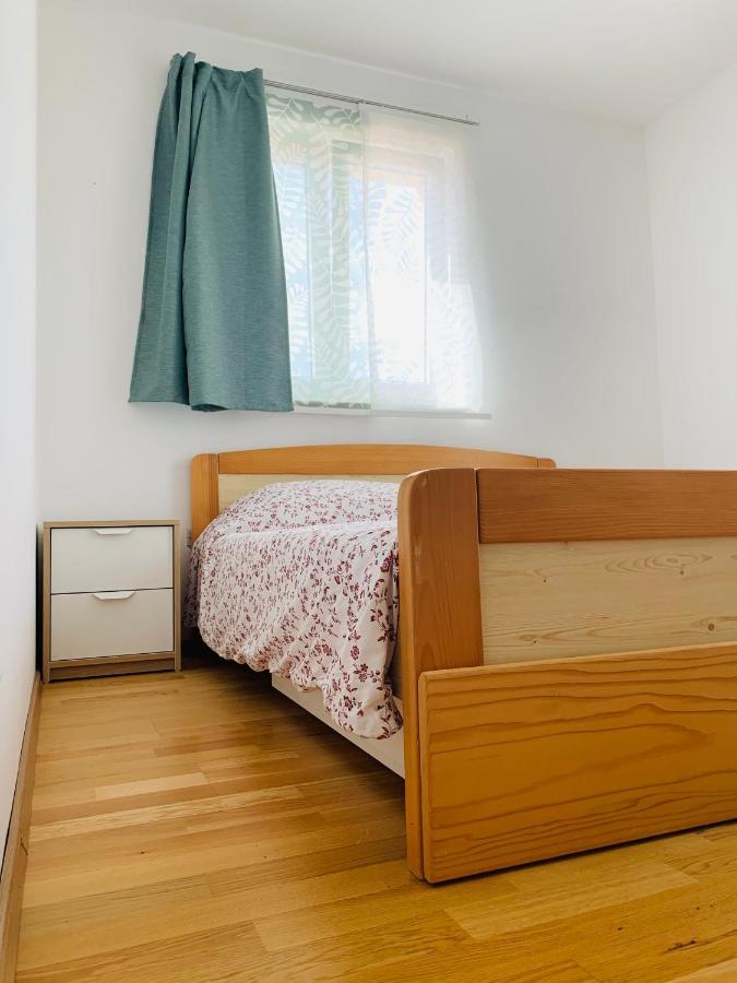 Apartman Marley Apartment Кострена Екстериор снимка