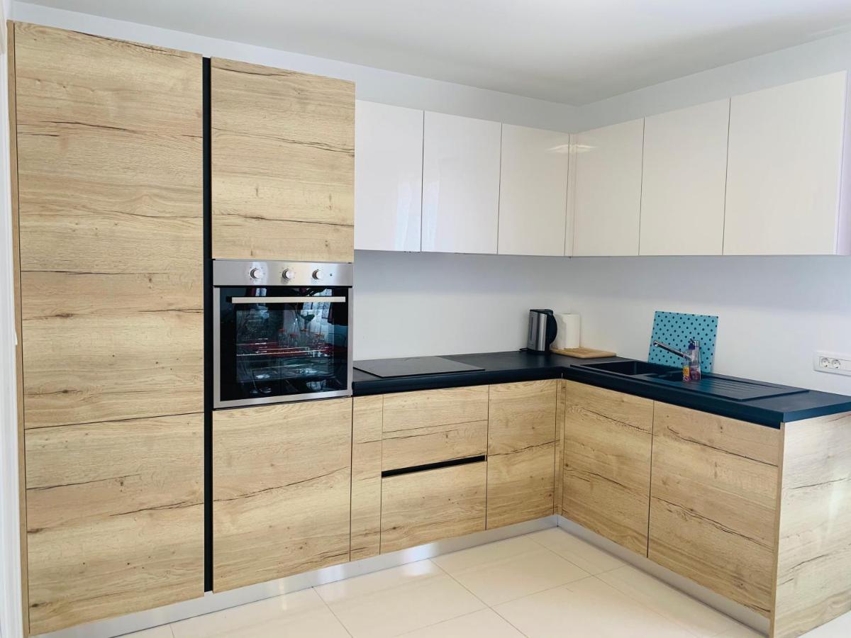 Apartman Marley Apartment Кострена Екстериор снимка