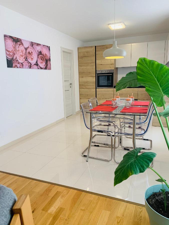Apartman Marley Apartment Кострена Екстериор снимка