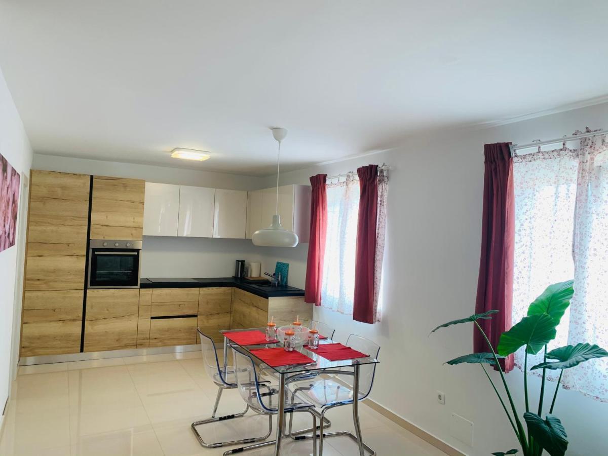 Apartman Marley Apartment Кострена Екстериор снимка