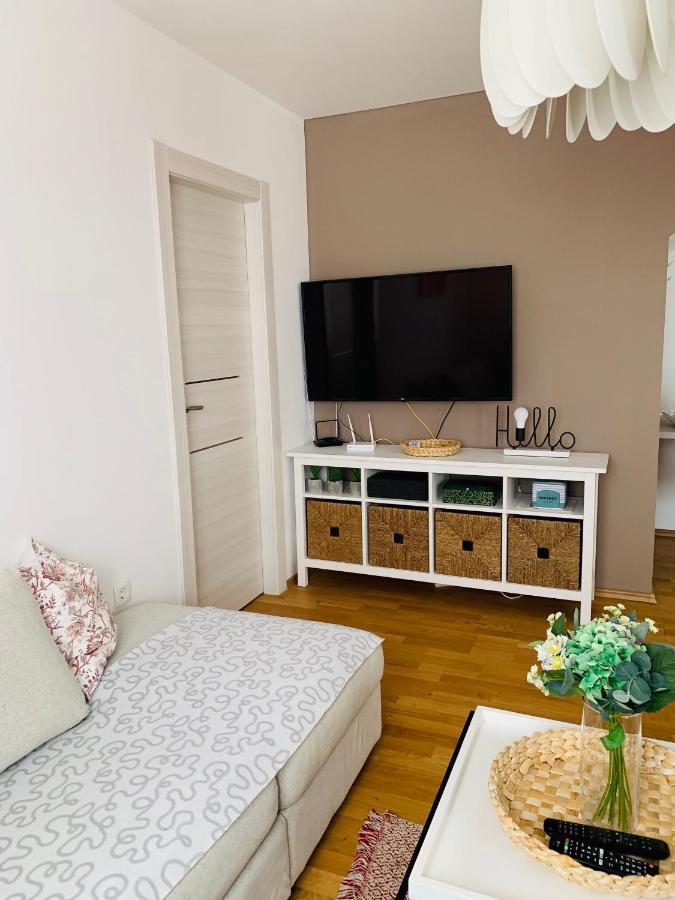 Apartman Marley Apartment Кострена Екстериор снимка