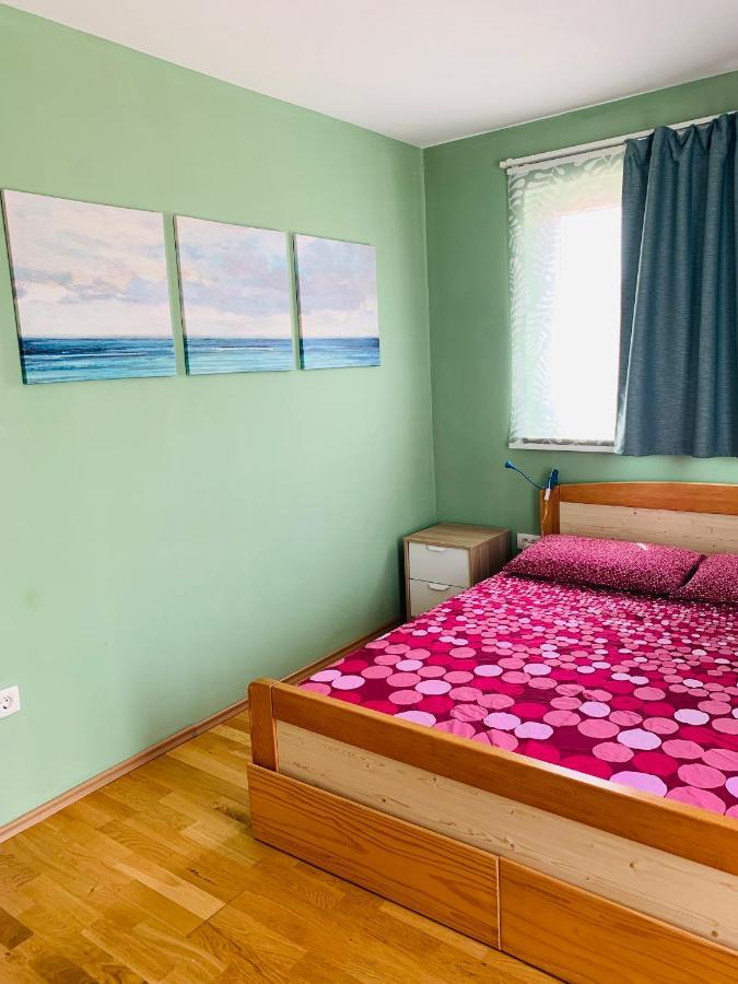 Apartman Marley Apartment Кострена Екстериор снимка